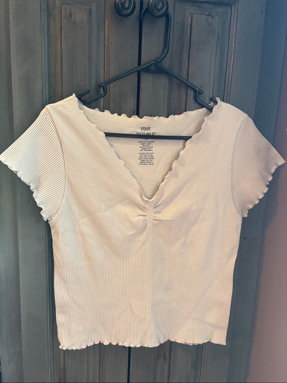 Pink Republic Cream Ribbed Lettuce-Edge V-Neck Crop Top. Size is L/XL